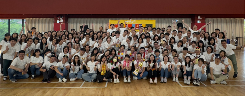 成霖企業團隊參與創新室內 Team Building 活動，全體員工合照展現團隊合作與凝聚力，深化企業文化與高效協作。