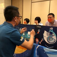 企業員工參與教育訓練課程，透過遊戲化活動體驗公司文化與使命