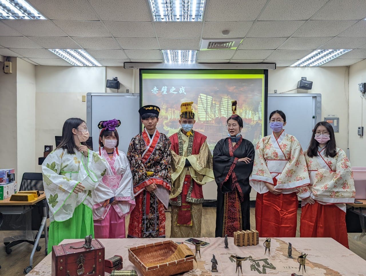 團隊在赤壁之戰任務中透過策略聯盟與資源交換合作完成大型挑戰